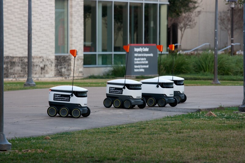 Autonomní doručovací vozidla firmy Starship Technologies (foto: archiv CDV)